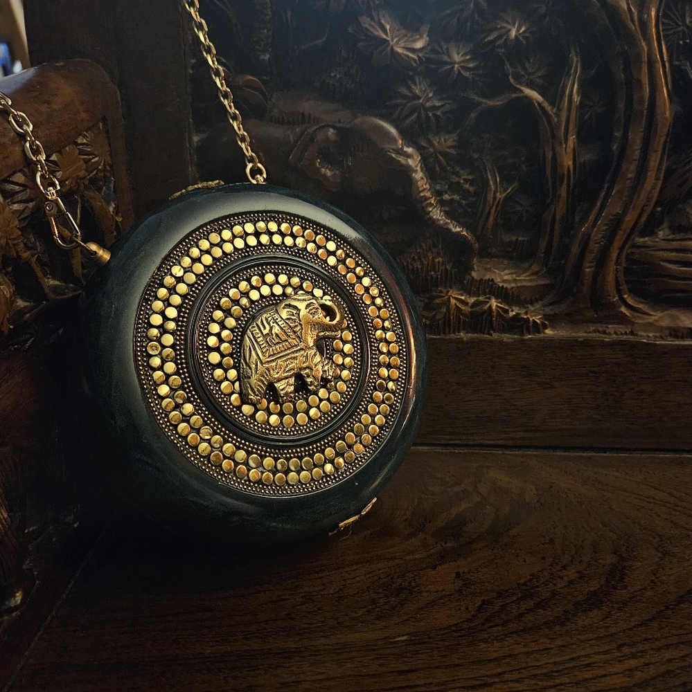 Ziva Naseer Jade elephant crossbody